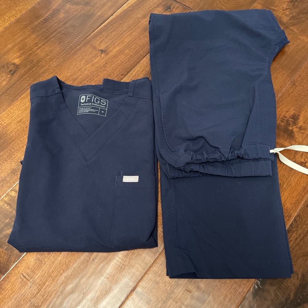 COPY - FIGS SCRUBS - MEN (Price is firm) $40 for both top and bottom.